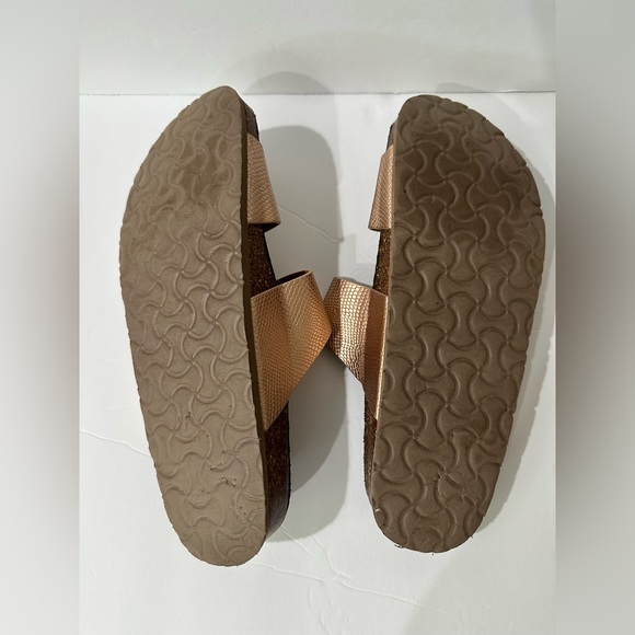 Madden Girl Metallic Rose Gold Slide On Sandals Size 7.5. - Picture 3 of 4